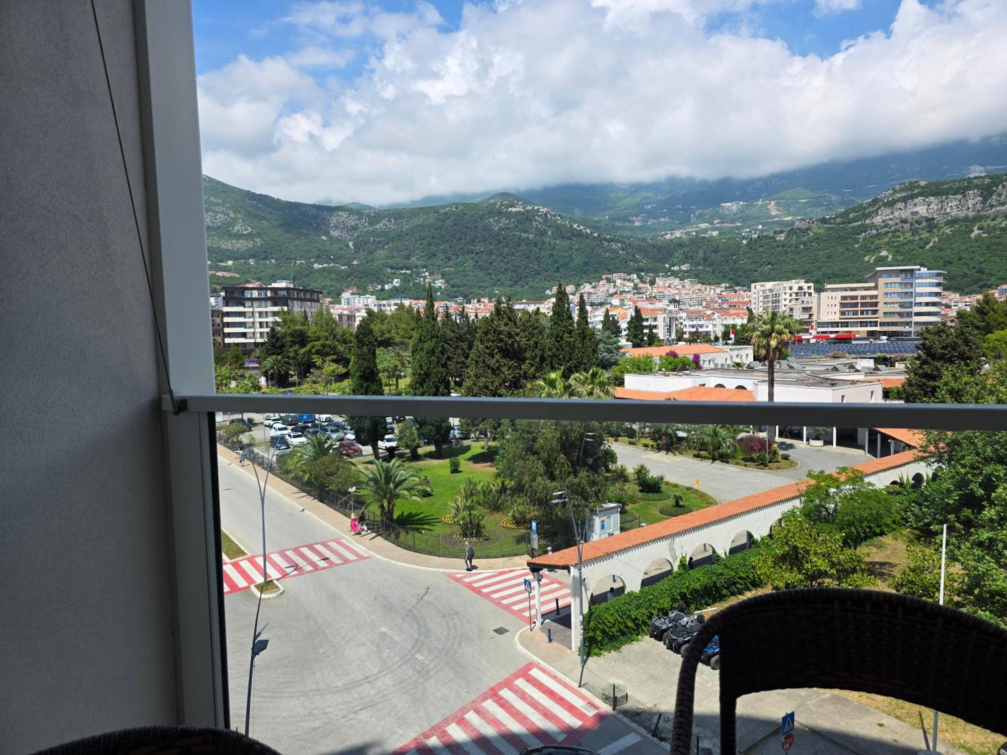 Apartments Menuet Budva Exterior foto