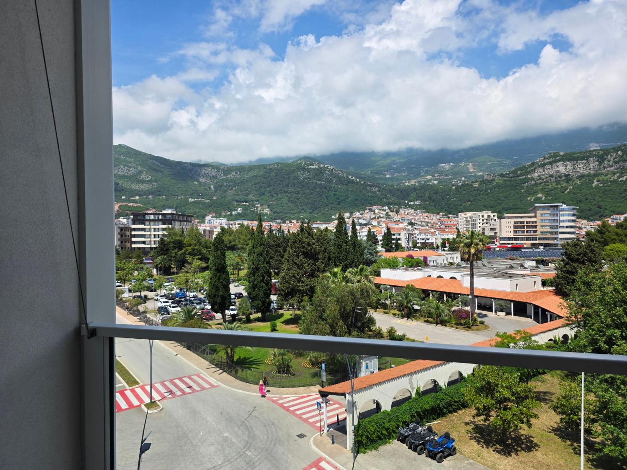 Apartments Menuet Budva Exterior foto